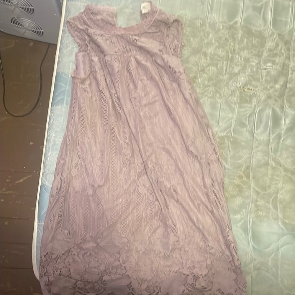 Elegant Lace Sleeveless Dress in Lavender